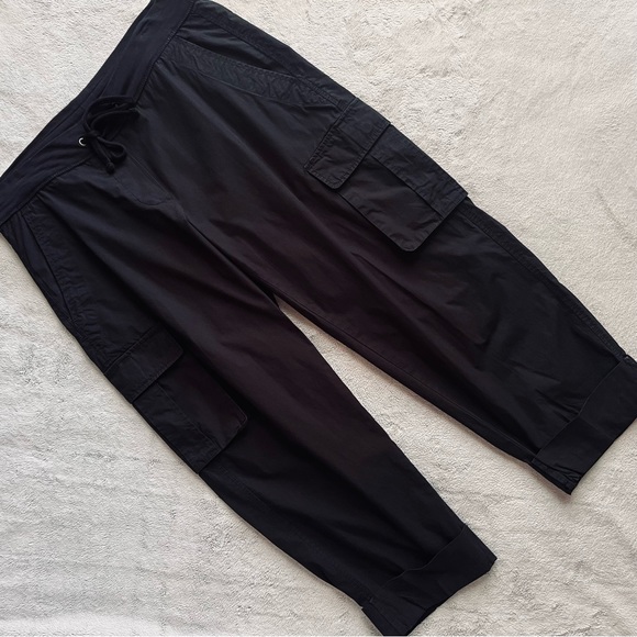 James Perse Pants - James Perse Standard Cotton Cropped Rolled Pull-On Cargo Parachute Pants Black